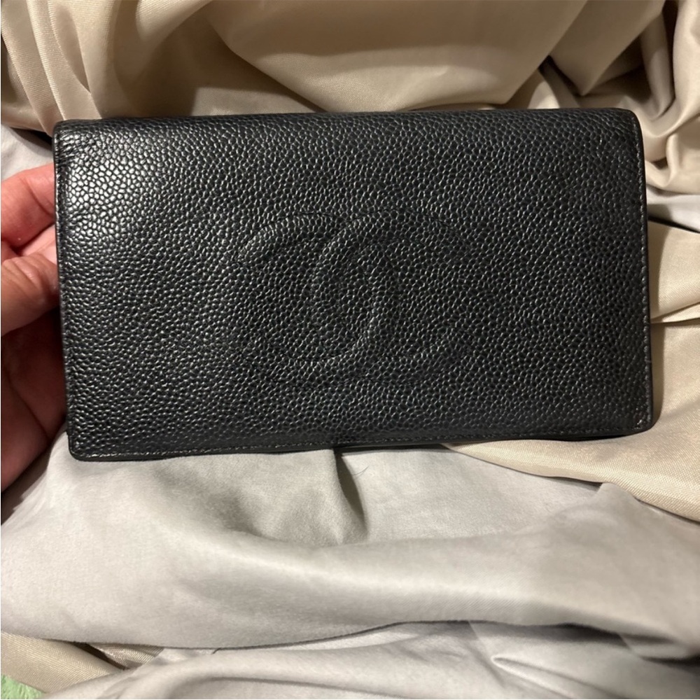 CHANEL Caviar Black Wallet
PRICED TO SELL💕💕🎉🎉